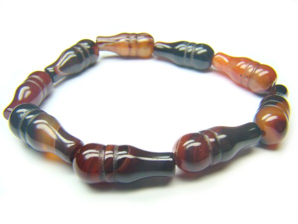 BAGRVS0828X Dark Red Agate Vase Shape 8x20mm Bracelet