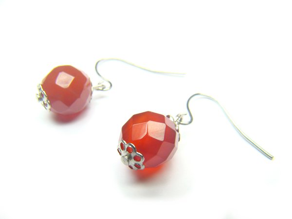 EAGXDO0306X Red Agate Round Shape 10mm Cut Earrings