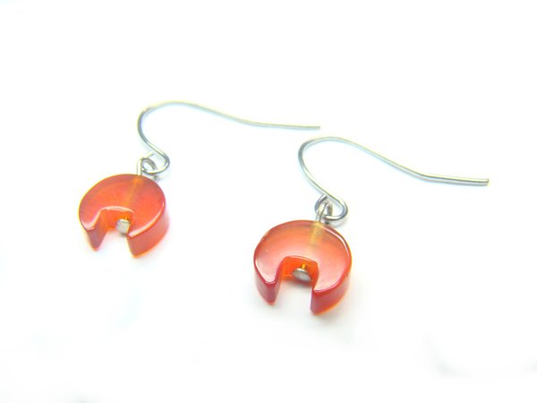 EAGRRS0800X Red Agate Drum Shape 8mm Earrings