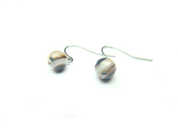 EAGBRS0800X Black & White Agate Round Shape 6mm Earrings