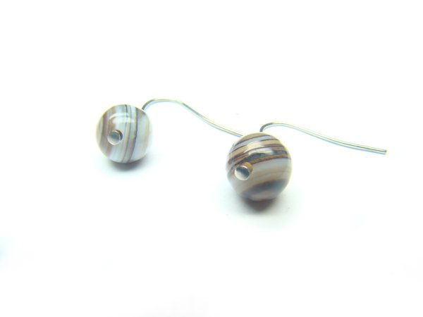 EAGBRS1000X Black & White Agate Round Shape 8mm Earrings