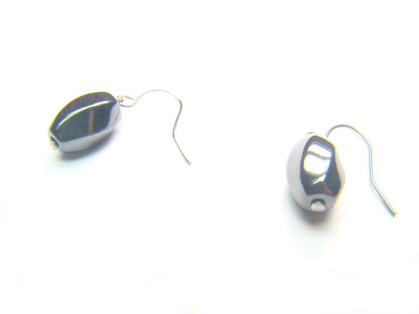 EHEXCY0508C Hematite S-Shape 8x12mm Earrings