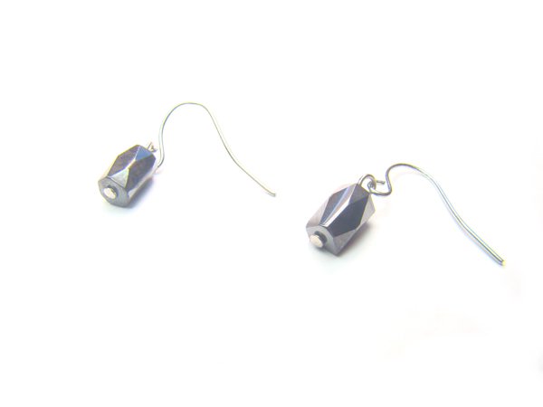 BSQXRS0800X Hematite Cylinder Shape 5mm Cut Earrings