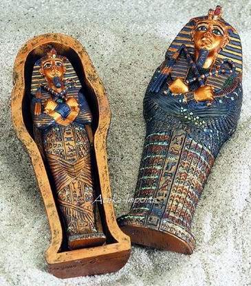 EGYPTIAN KING TUT & HIS COFFIN FIGURINE (5176s)