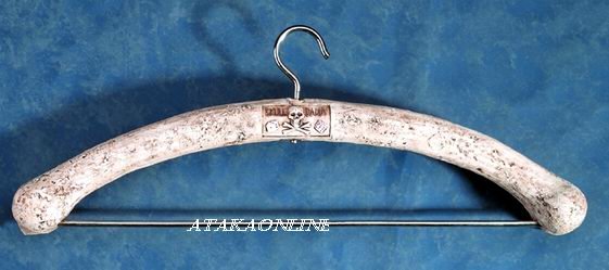 BONE HANGER- SKELETON-FIGURINE-CLOTHE HANGER-BIZARRE-HALLOWEEN (5714)