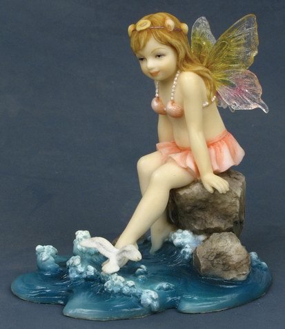 LITTLE FAIRY PLAYING AT BEACH-FIGURINE-STATUE (6778)