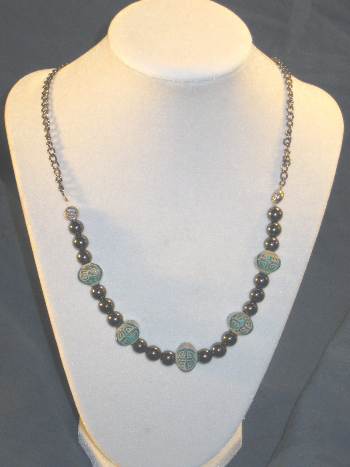 magnet and blue deco necklace A014