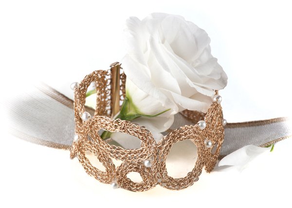 Unique 14kt Gold filled bracelet with Pearls