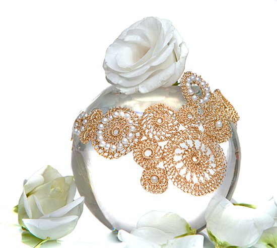Beautiful 14kt Gold filled bracelet with pearls