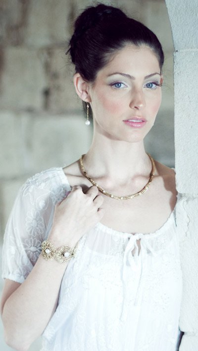 Beautiful 14kt Gold filled necklace with pearls