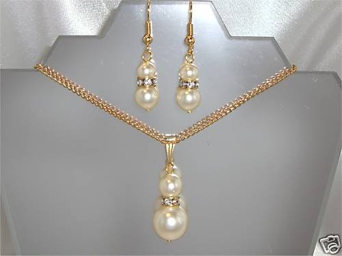 Weddikng Bridal Crystal Pearl Pendant & Earrings made with SWAROVSKI ELEMENTS