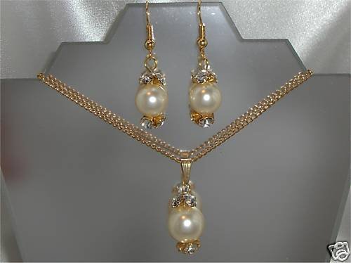 Wedding Bridal Crystal Pearl Pendant & Earrings set made with SWAROVSKI ELEMENTS