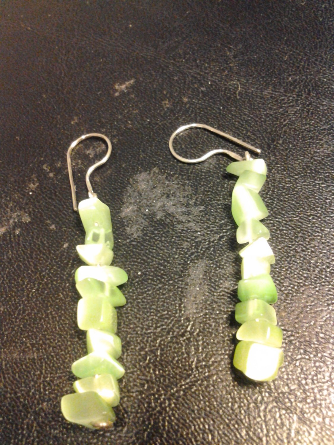Brand New Beautiful Sterling Silver Wire Chips Of Green Cat's Eye Earrings