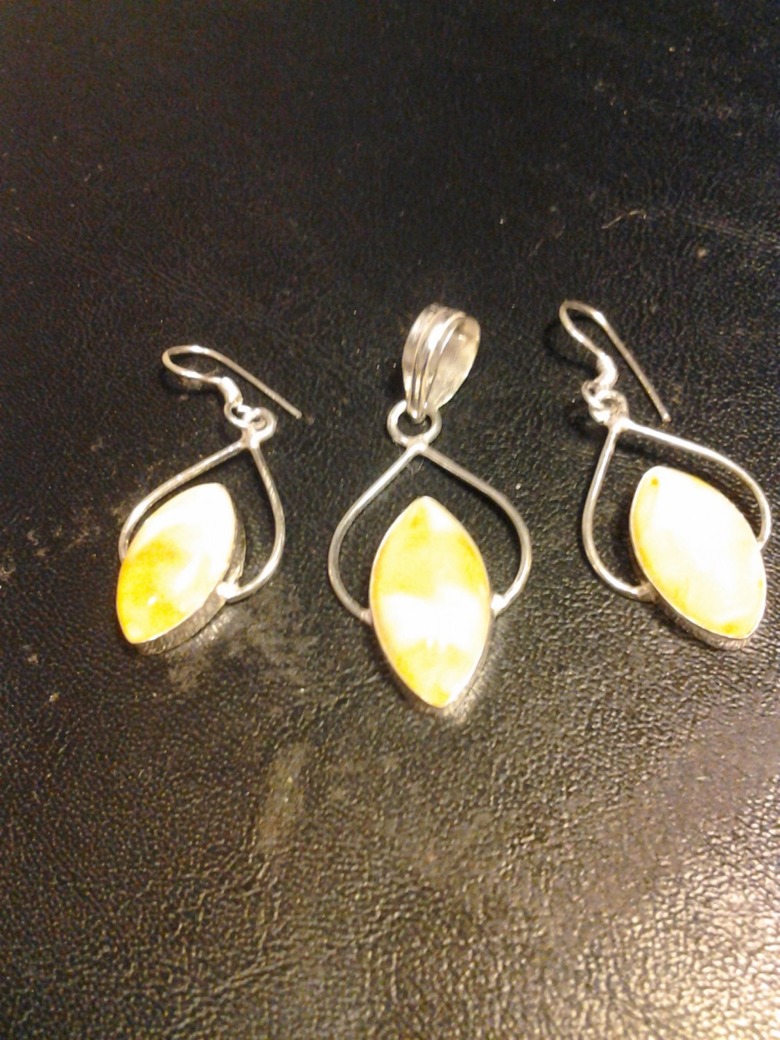 Brand New Beautiful Silver Sun Yellow 3-Piece Pendant Earrings Set