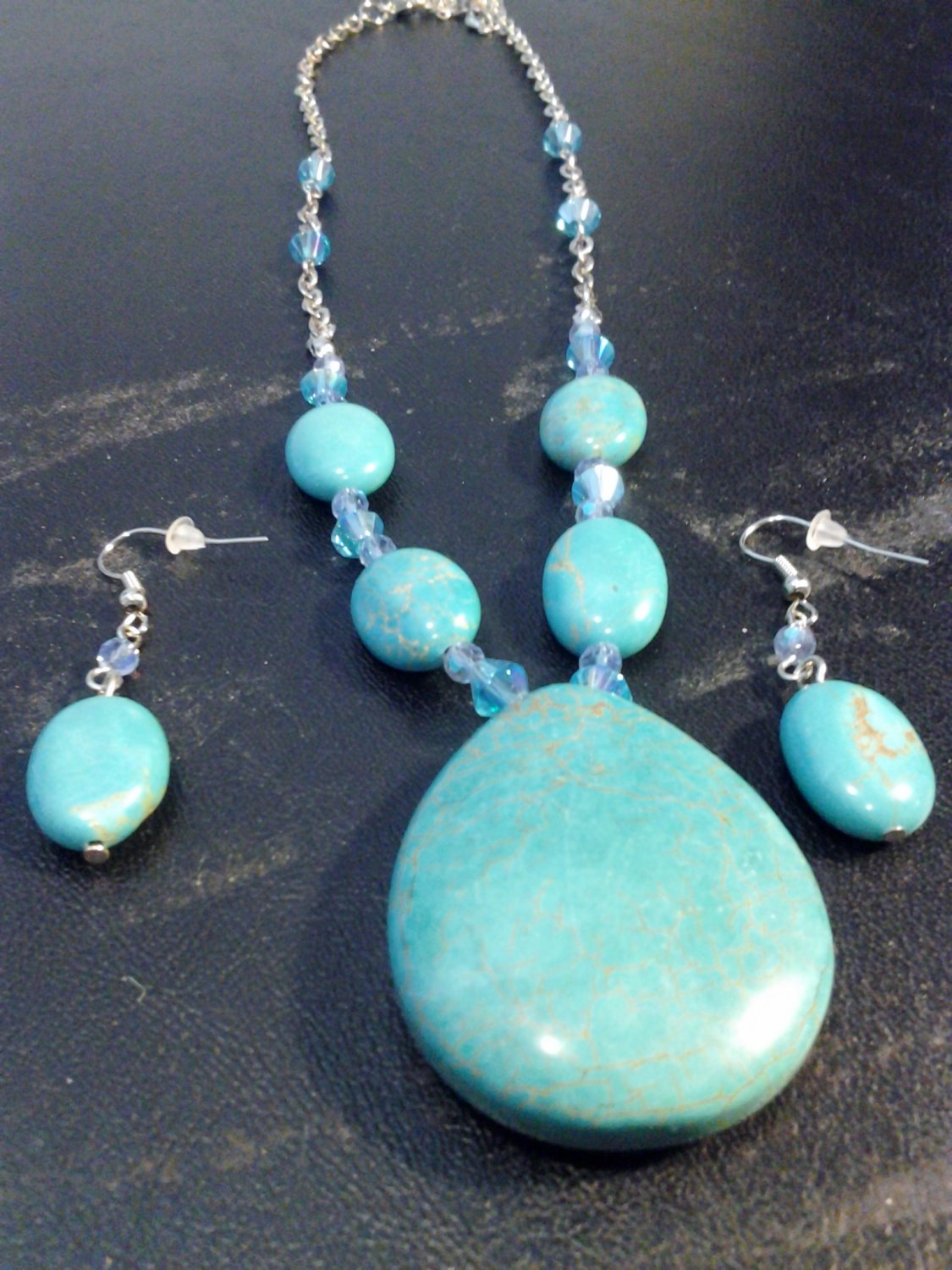 Brand New Beautiful Turquoise Necklace And Earring Set