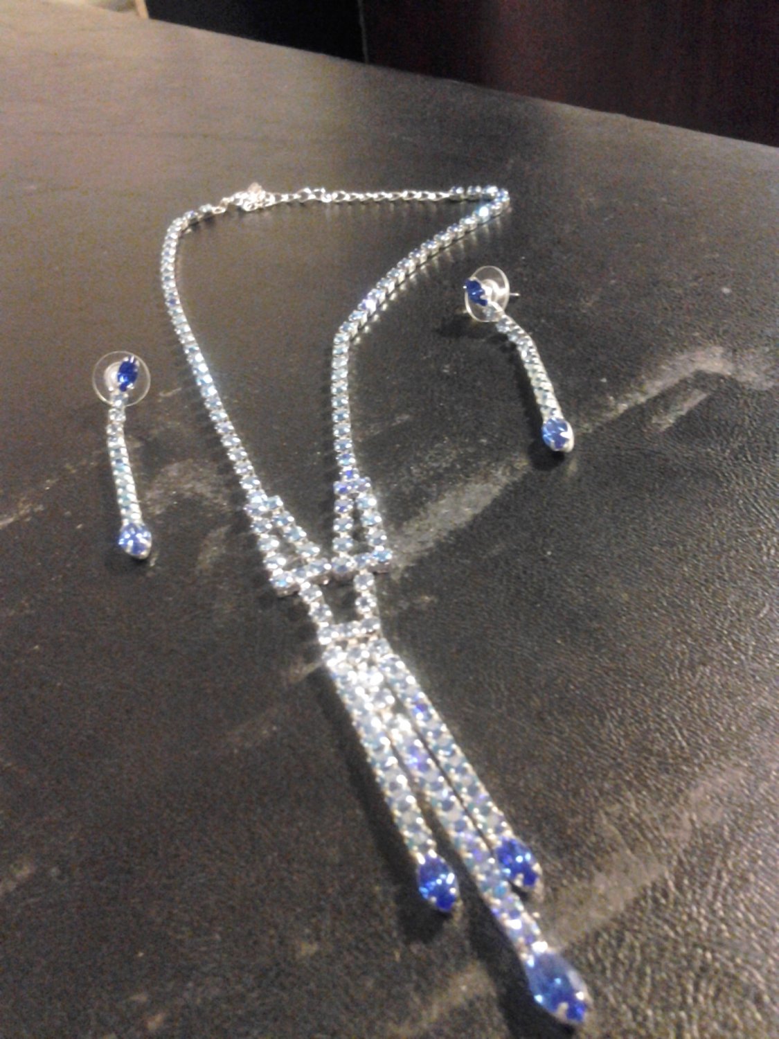 Brand New Blue Dressy Dangled Necklace and Earring SET
