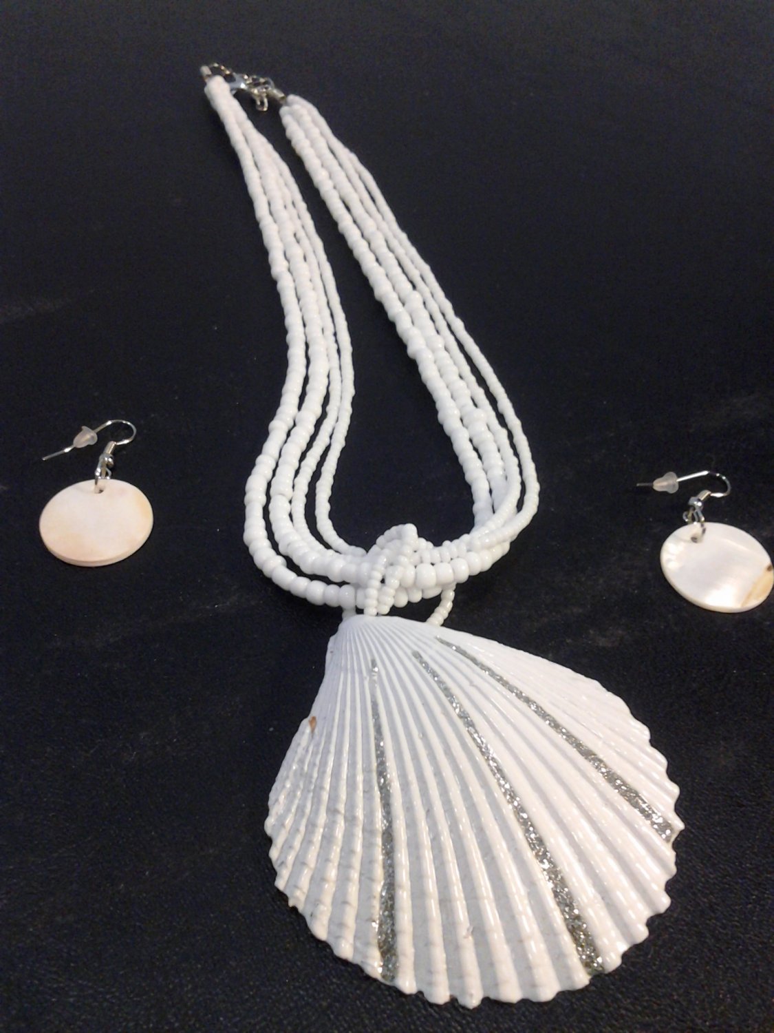 Brand New Beautiful White Shell Design Necklace Earrings Set