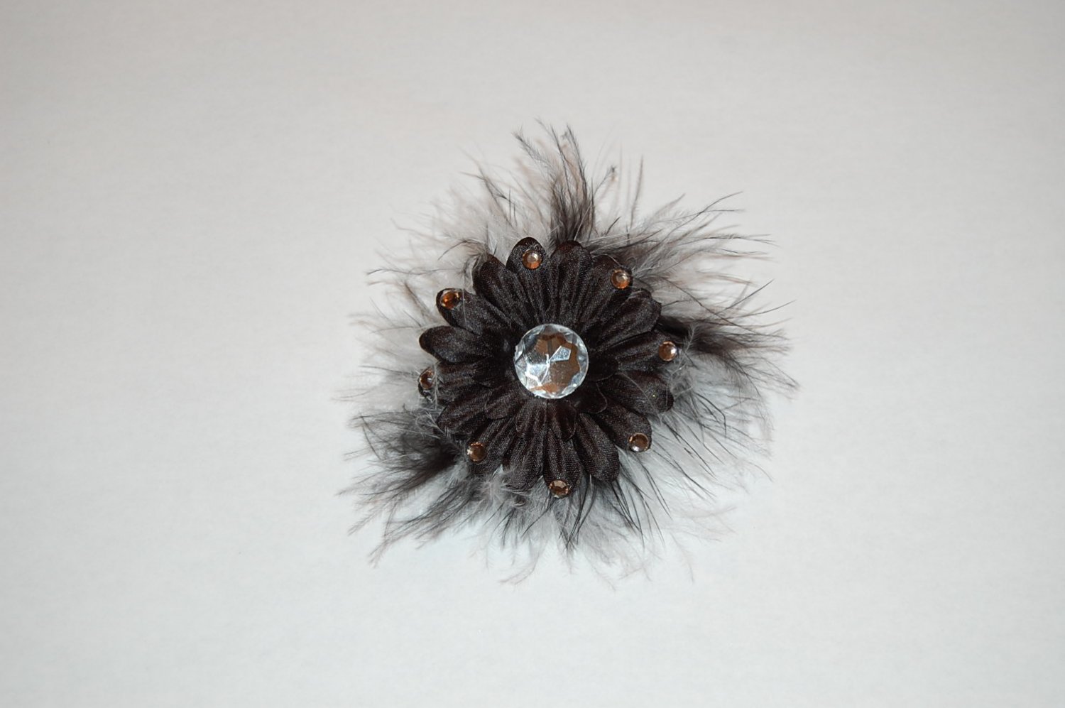 2" Daisy, Maribou clip- black/silver