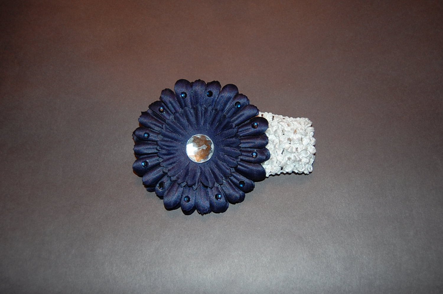 4" Flat Daisy on 2" Crocheted Band, Navy/White
