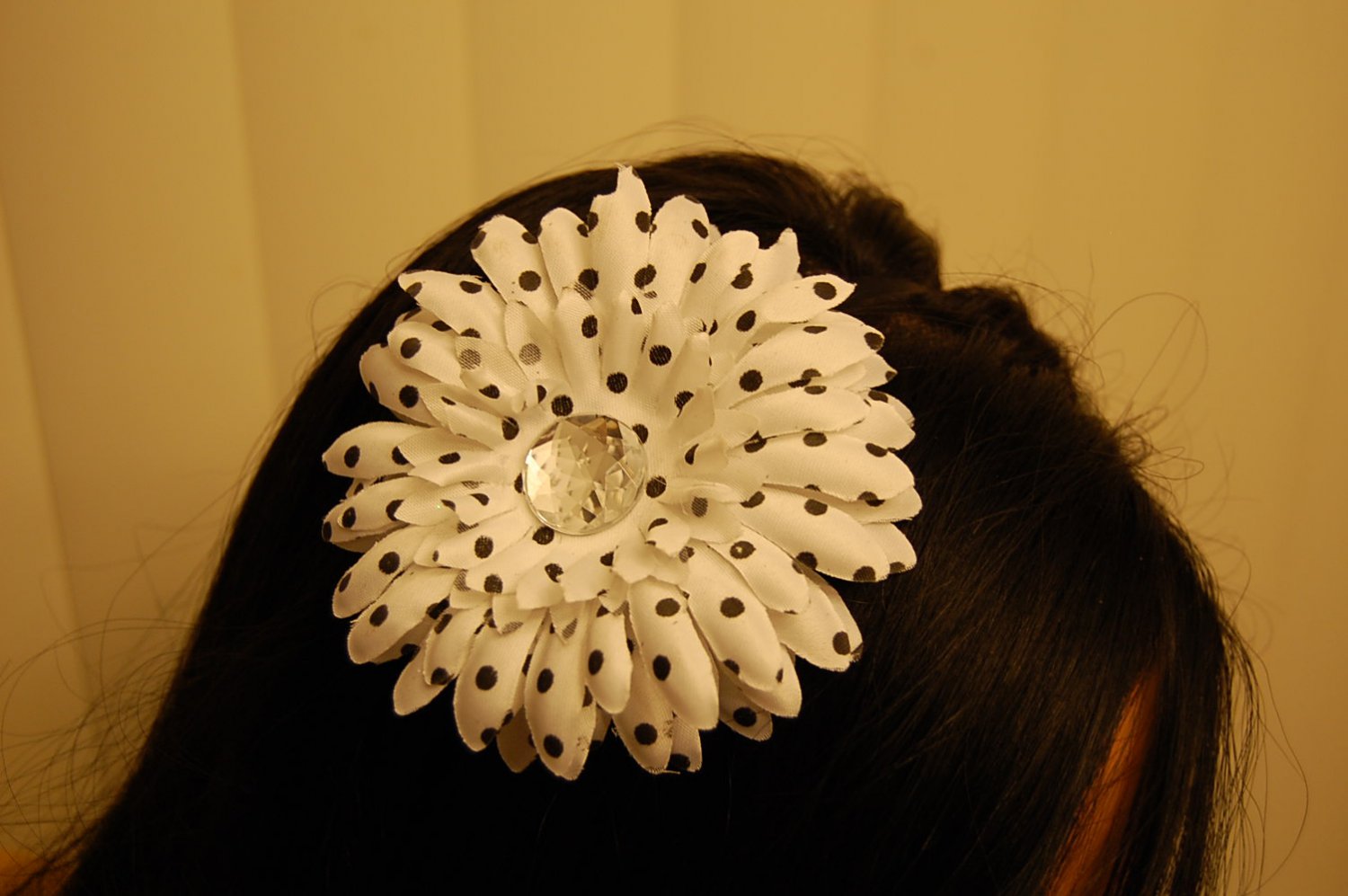 Hard Headband, Satin Finish, 4" Flat Daisy, Black/ Black/White Polka Dot