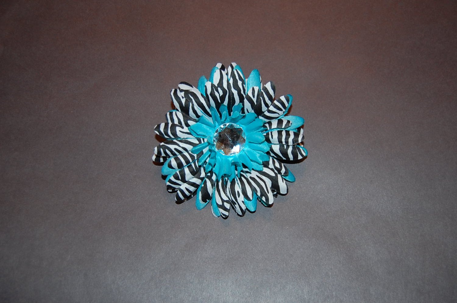 Stacked Zebra Daisy on Alligator Clip, Black/White/Turquoise