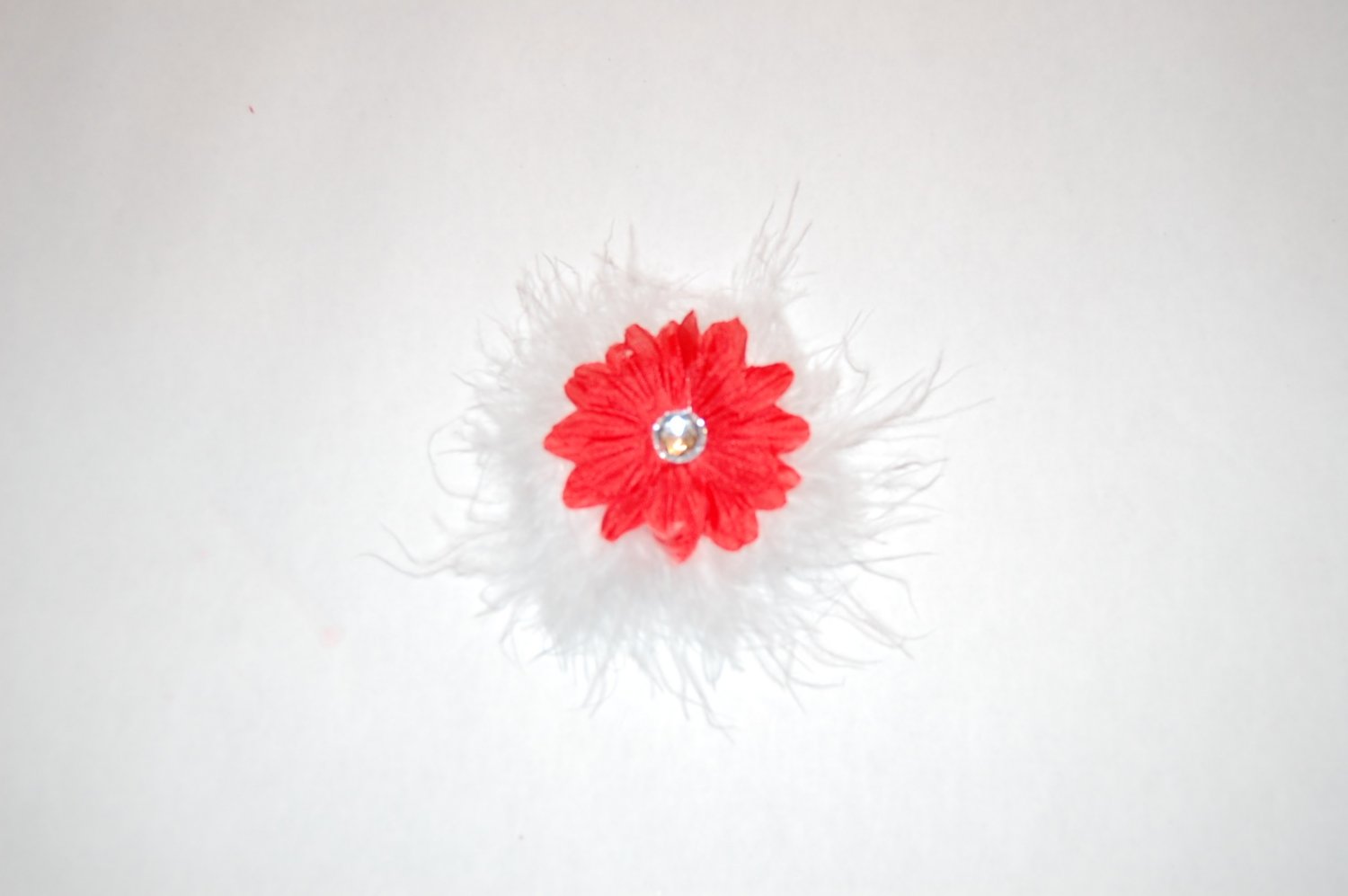 2" Daisy, Marabou, on Alligator Clip, Red/White