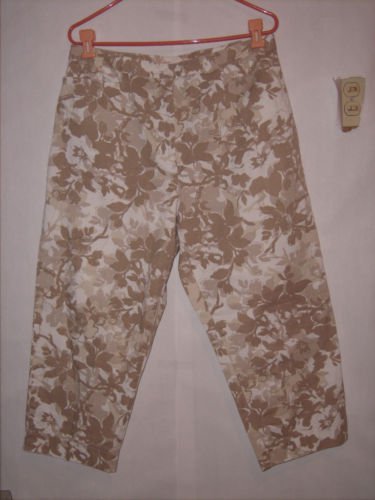 St. John's Bay Floral Print Pant Capris size 16 EUC