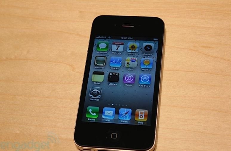 Apple iPhone 4 - 16GB - Black, *MINT CONDITION, BRAND NEW*