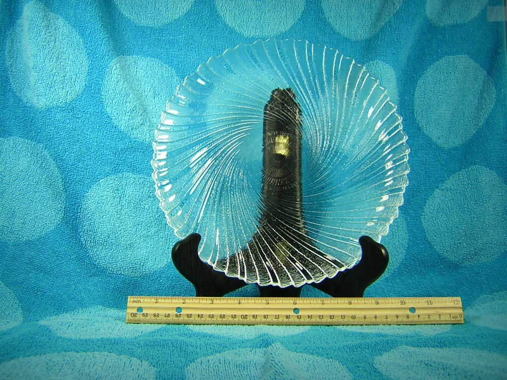 Set of 8 Clear Spiral Design Dinner Plates