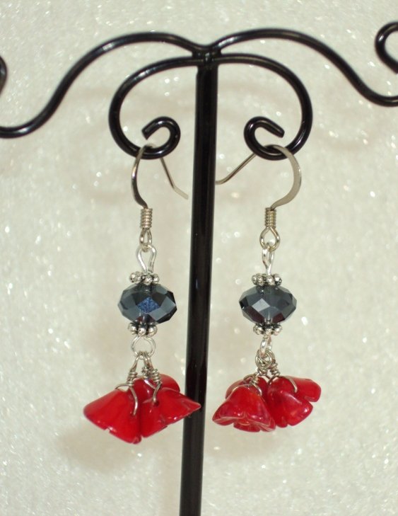 Red flower bundle earring