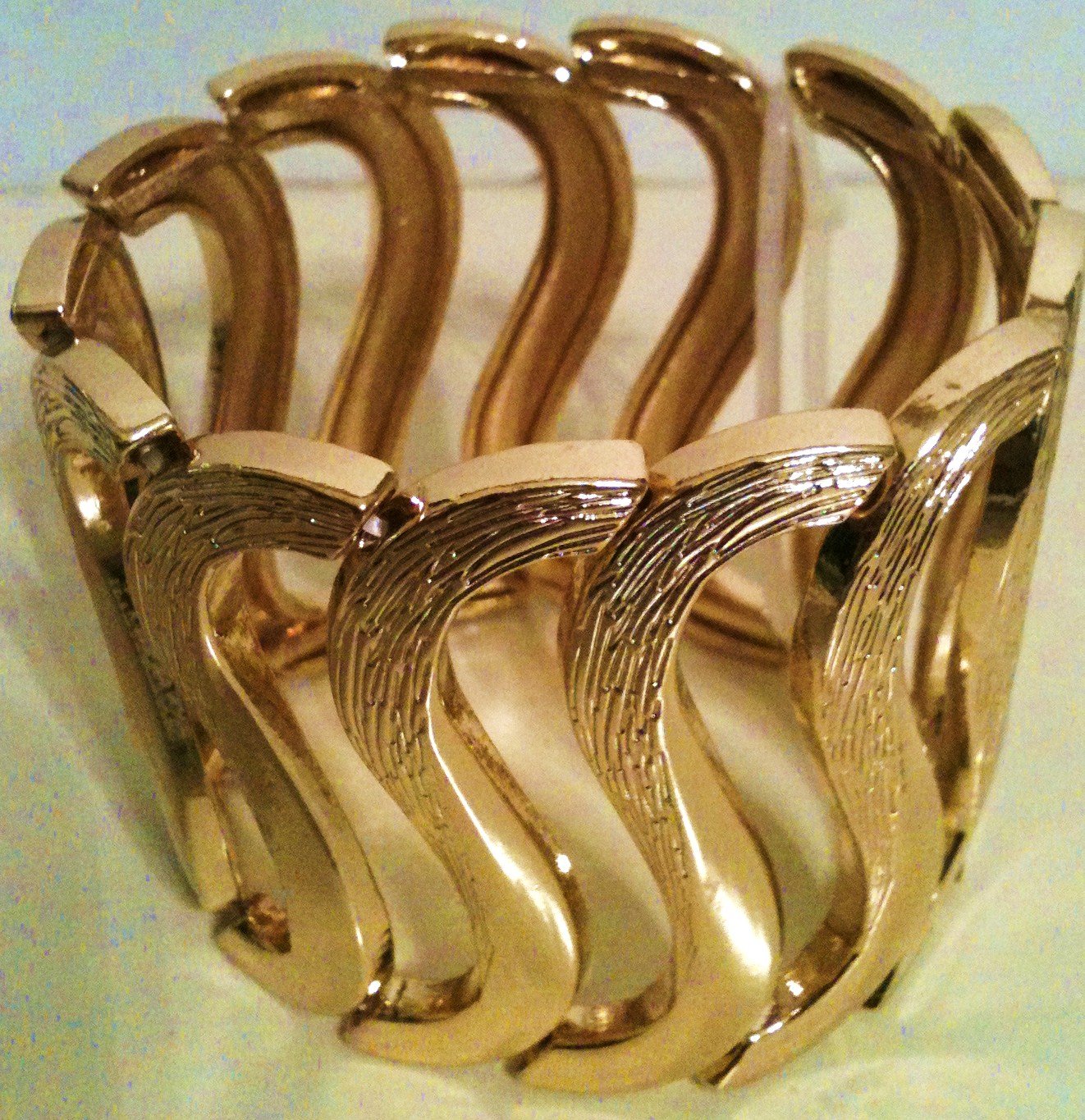 GOLD STRETCH BRACELET (NEW)