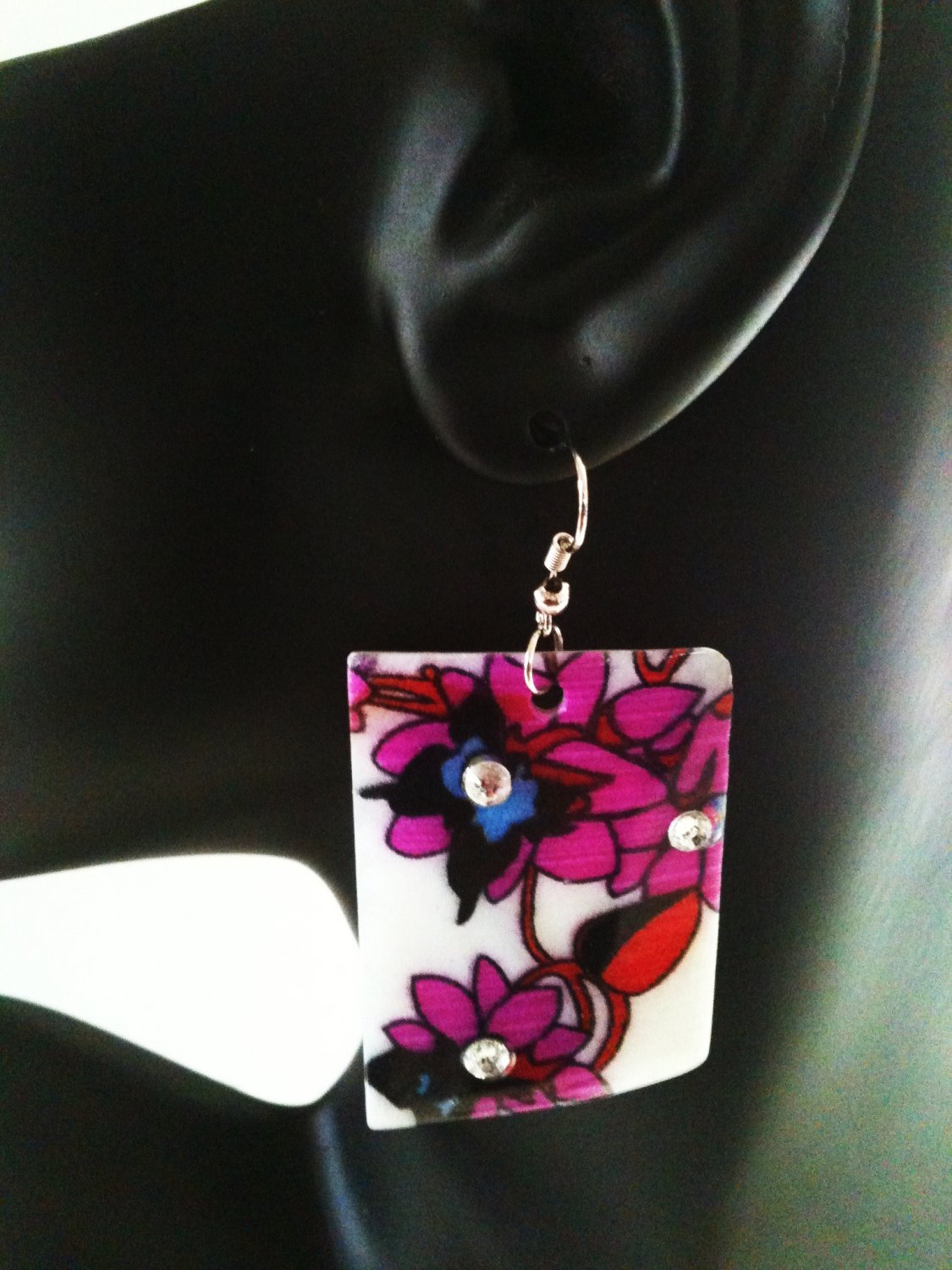 MULTICOLORED FLORAL SHELL EARRINGS (NEW)