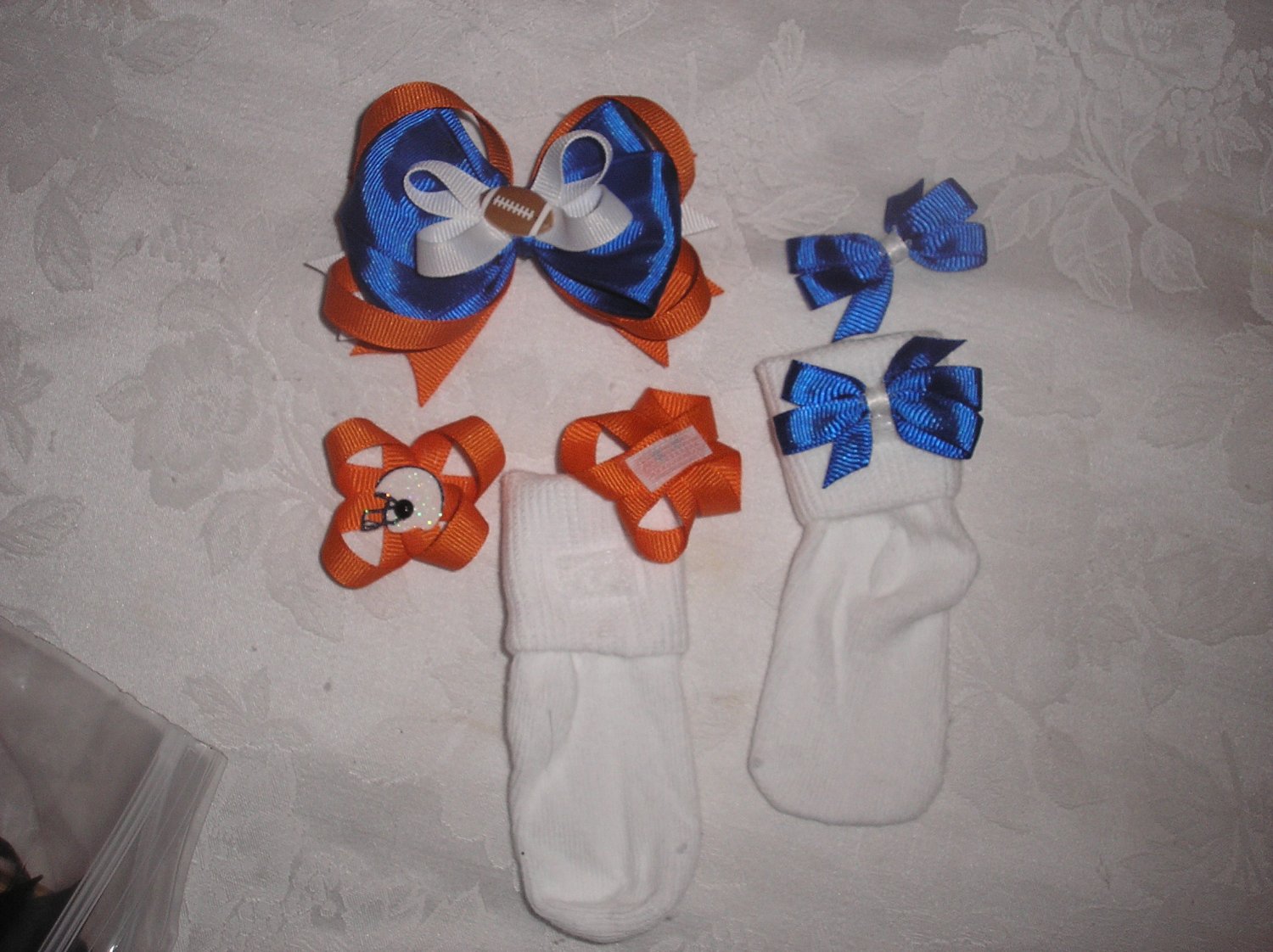 NFL CHICAGO BEARS GIRLS 3.5" HAIRBOW W/ VELCRO SOCKS & CHANGABLE BOWS SZ 6-18MOS