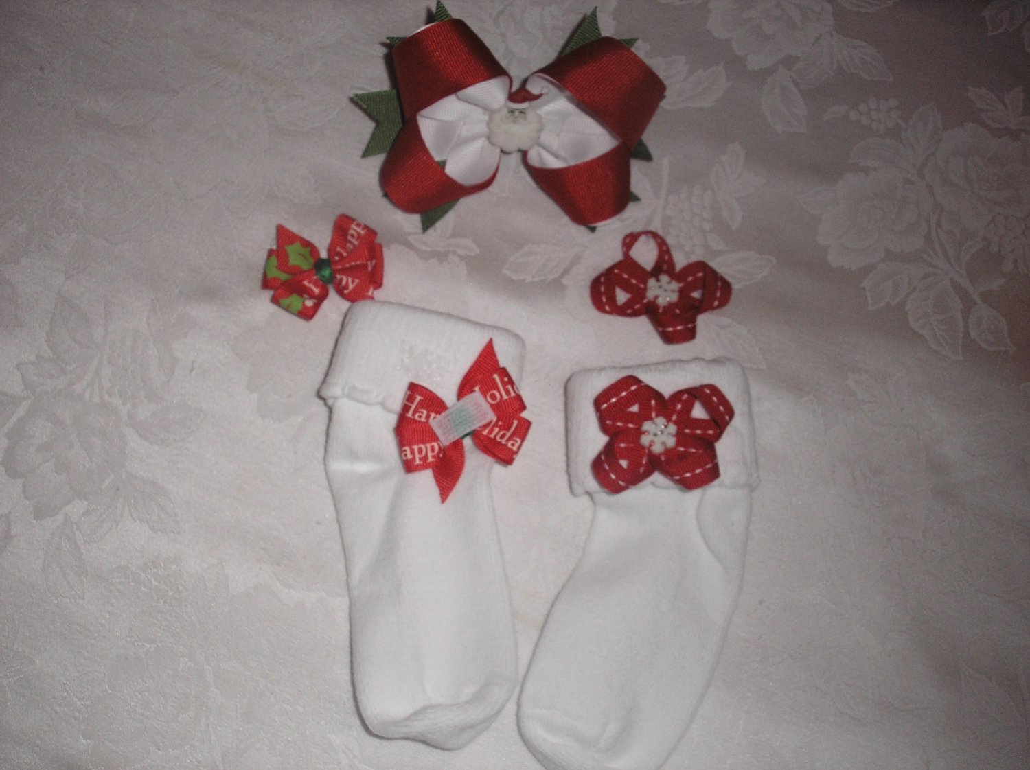 CHRISTMAS BOUTIQUE GIRLS 4.5" HAIRBOW W/ VELCRO SOCKS & CHANGABLE BOWS SZ 3-5 YR