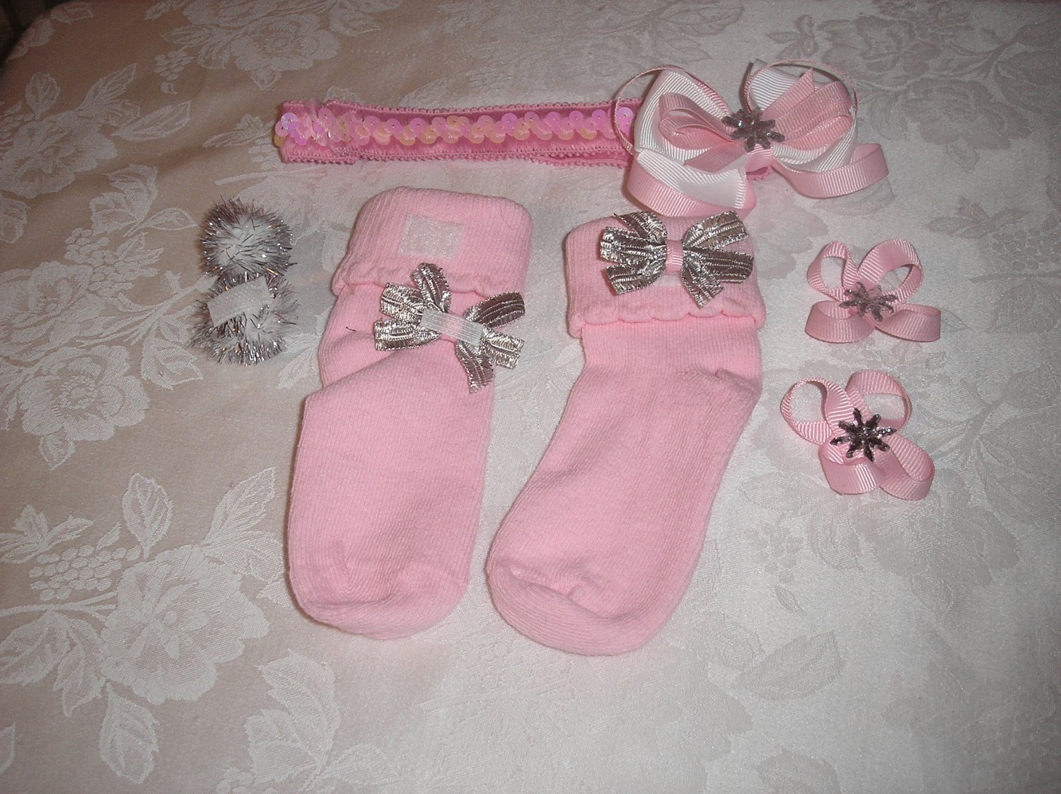PINK HOLIDAY SNOWFLAKE HEADBAND BOW W/MATCHING VELCRO SOCKS & BOWS SZ3-5 YRS SET