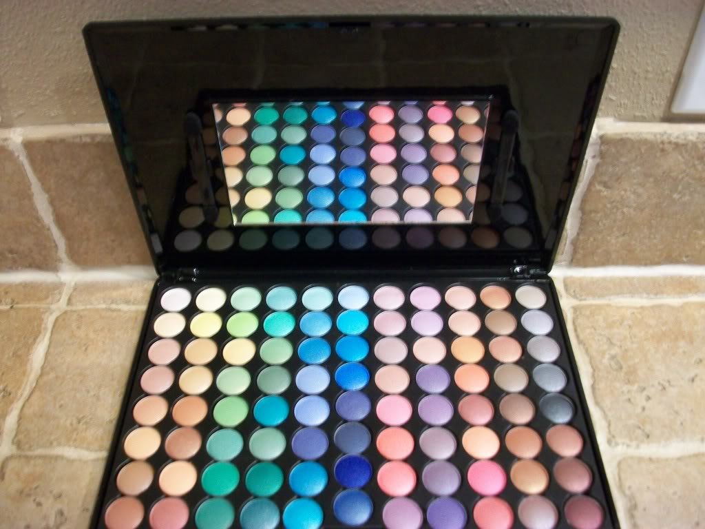 Famous 88 Shimmer Color Eyeshadow Makeup Palette
