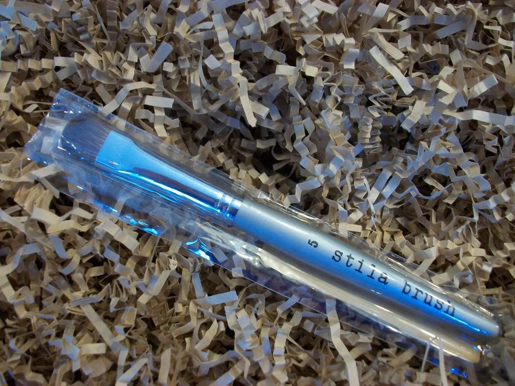 Stila #5s All-Over Shadow Brush With Short Handle