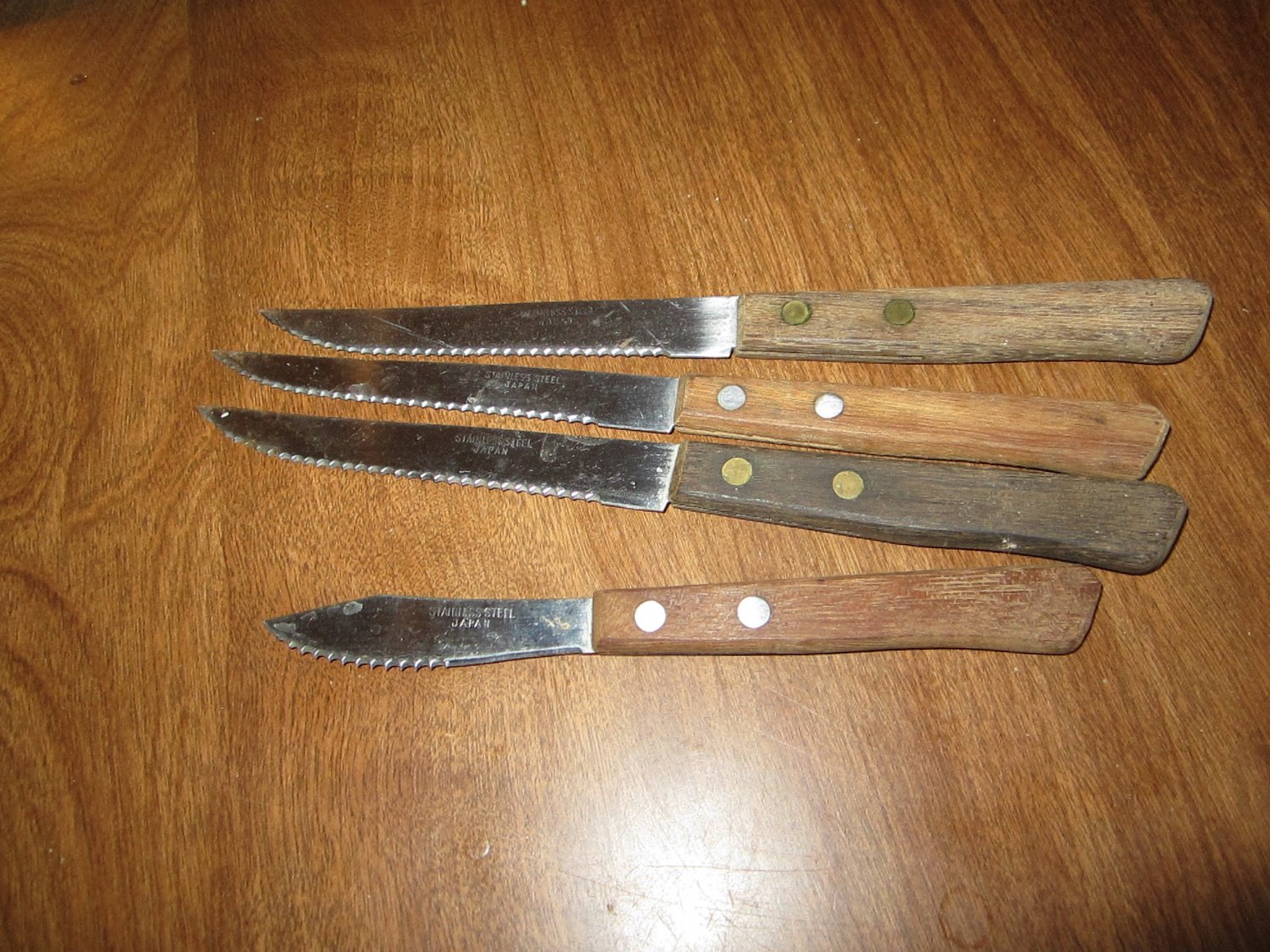 5 Stainless Steel Japan Wood Handle Steak Knives (wtnk19)