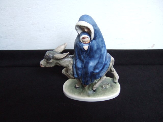 Virgin Mary/Baby Jesus Goebel Figurine 7 Inches Tall Mark 4