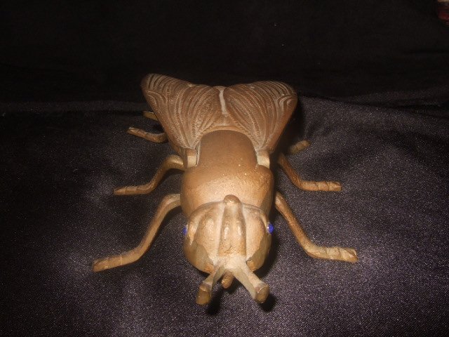 Unusual Cast Iron Fly Ashtray With Flip Up Wings
