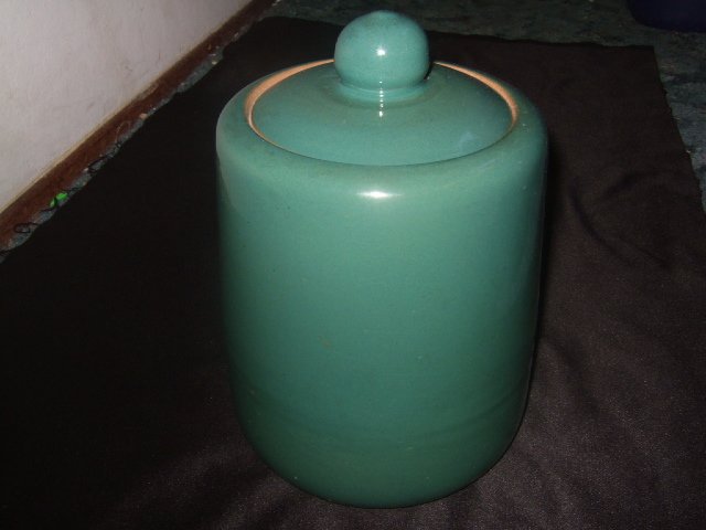 Unmarked Mid Green Crock Pot/Cookie Jar 10 Inches Tall