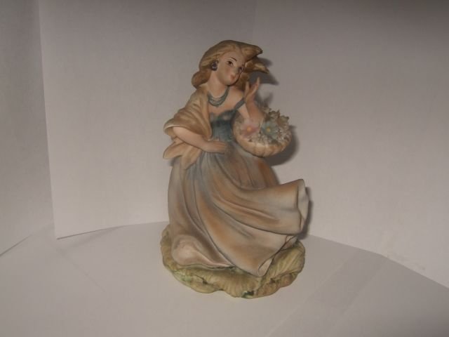 Phenomenal Lefton Girl Figurine KW335A 6.5 Inches Tall