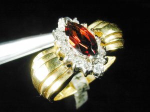 18k Solid Yellow Gold Lady's Ring Pigon Blood Red Garnet & Diamond Sz 7 R1307-750