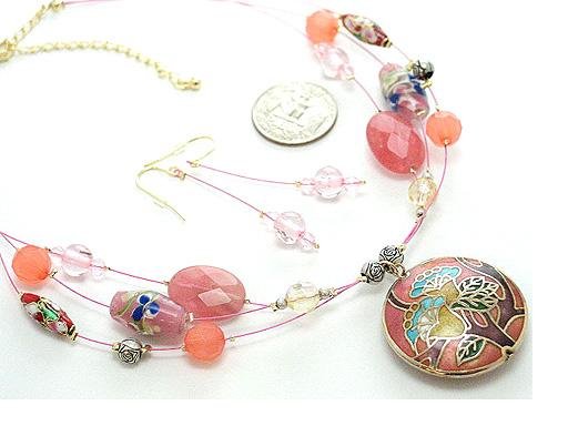 N/E SET / 3ROW / CORD / LUCITE BEAD / ITALIAN GLASS BEAD / HOLLOW METAL CHARM