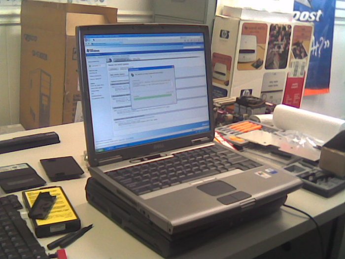 DELL Latitude D600 Pentium M 1.6 Ghz, 512MB, 60GB, DVDROM, CD RW, Wireless , XP Home,14'' LCD