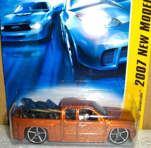 2007 Hotwheels FE 20/36 CHEVY SILVERADO