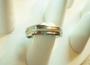Stainless Steel Ring Shiny ring w/ etched middle band- size 12.5 - R147-125