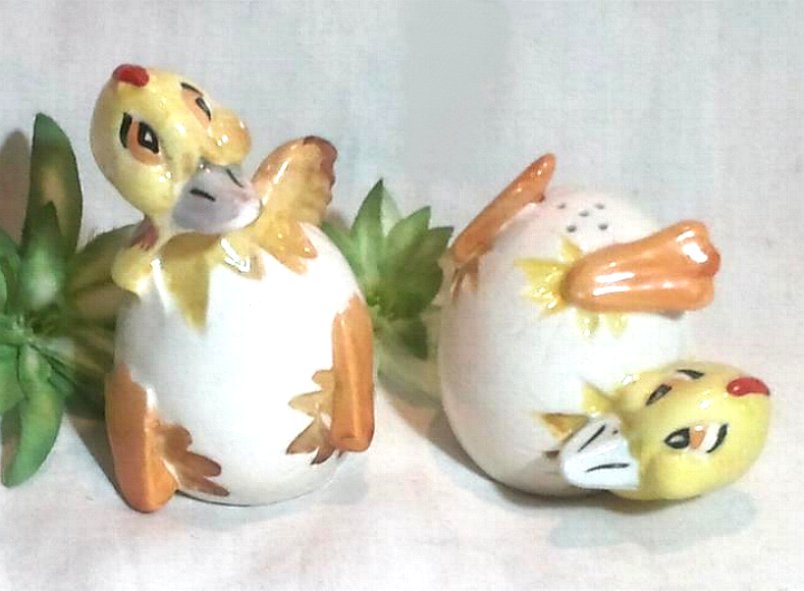 Chicks Hatching Salt and Pepper Shakers, Shafford, Japan