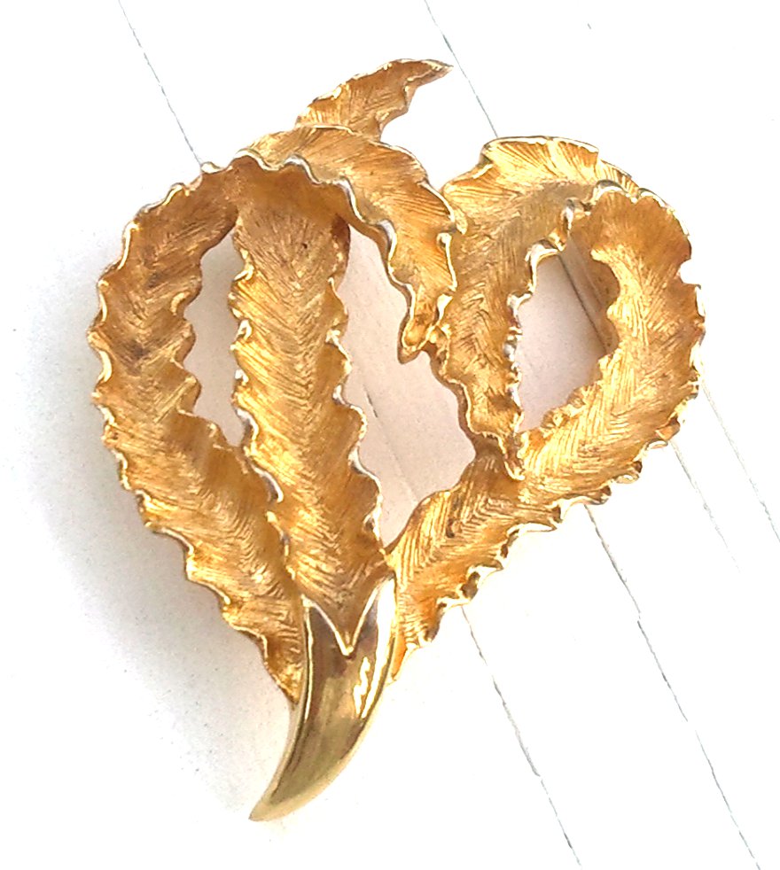 Leafy Stylized Heart Pin / Brooch Goldtone - Vintage