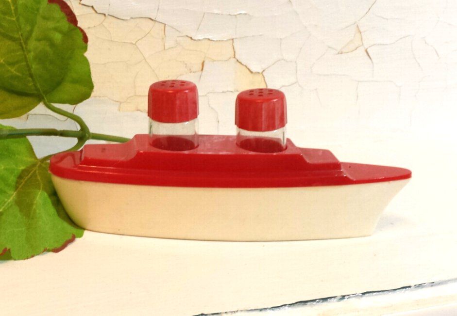 Glass and Plastic 3-Piece Ocean Liner Salt and Pepper